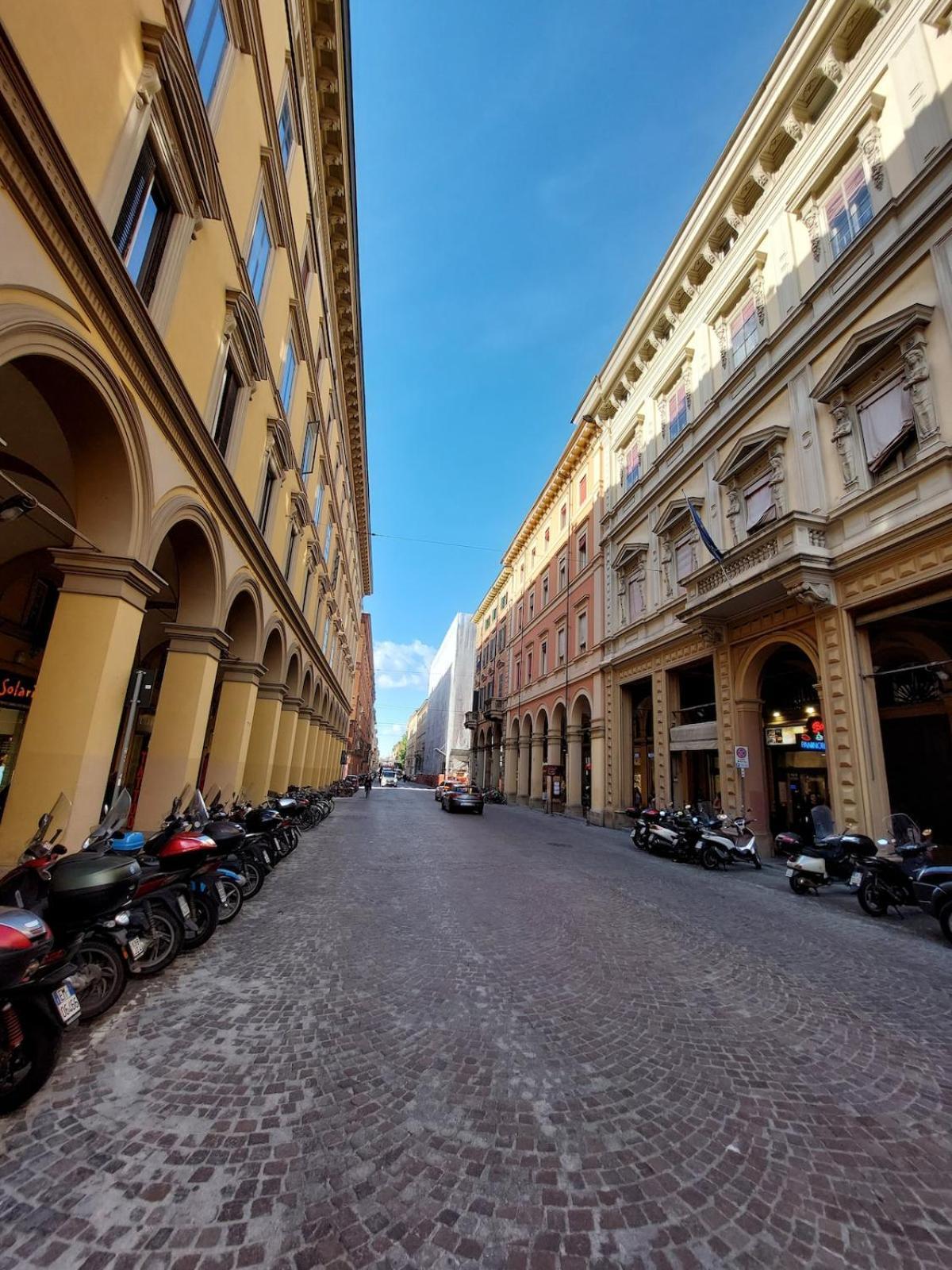 Monolocale Sui Tetti Di Bologna - Via Indipendenza Apartman Kültér fotó
