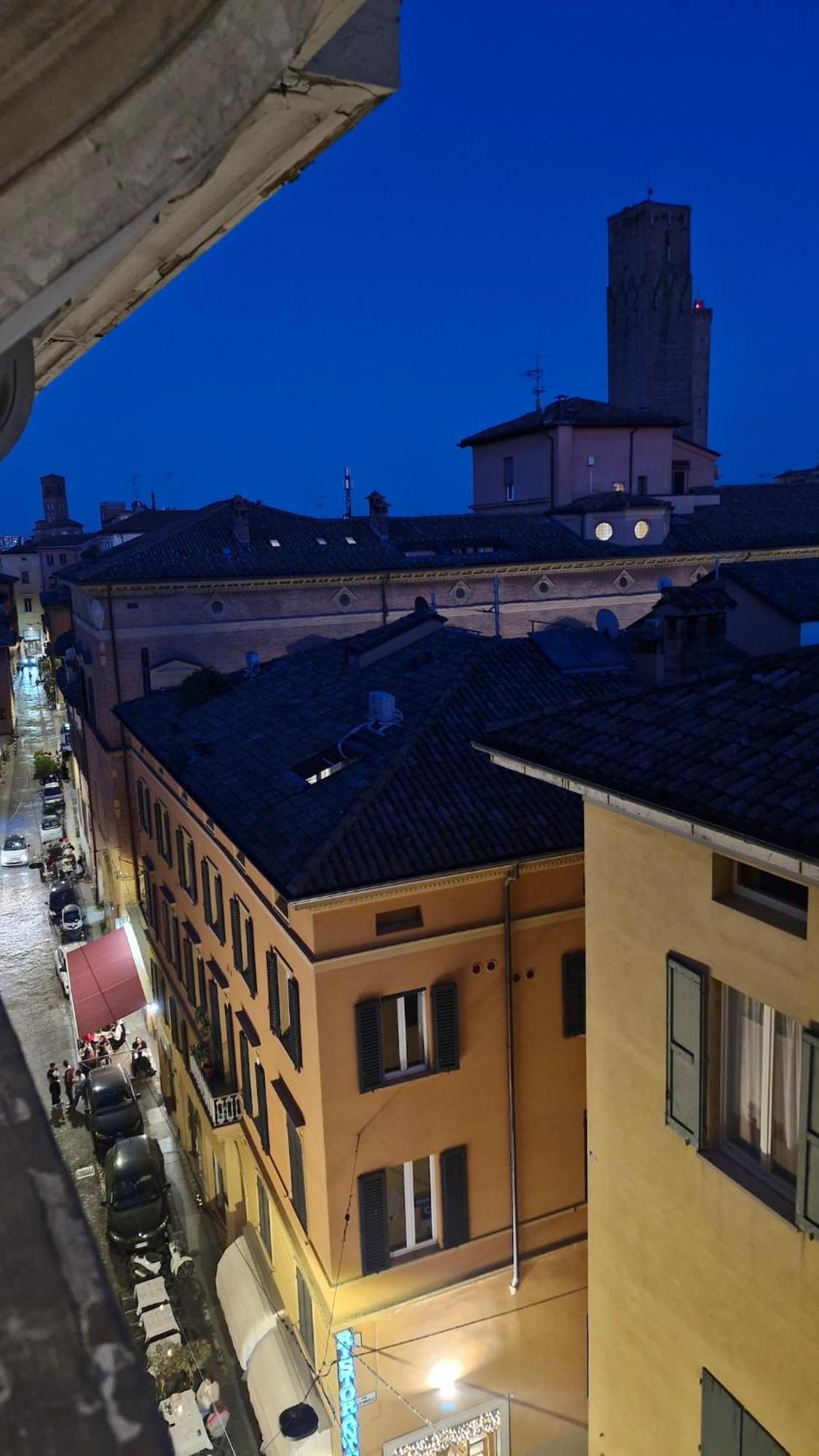 Monolocale Sui Tetti Di Bologna - Via Indipendenza Apartman Kültér fotó